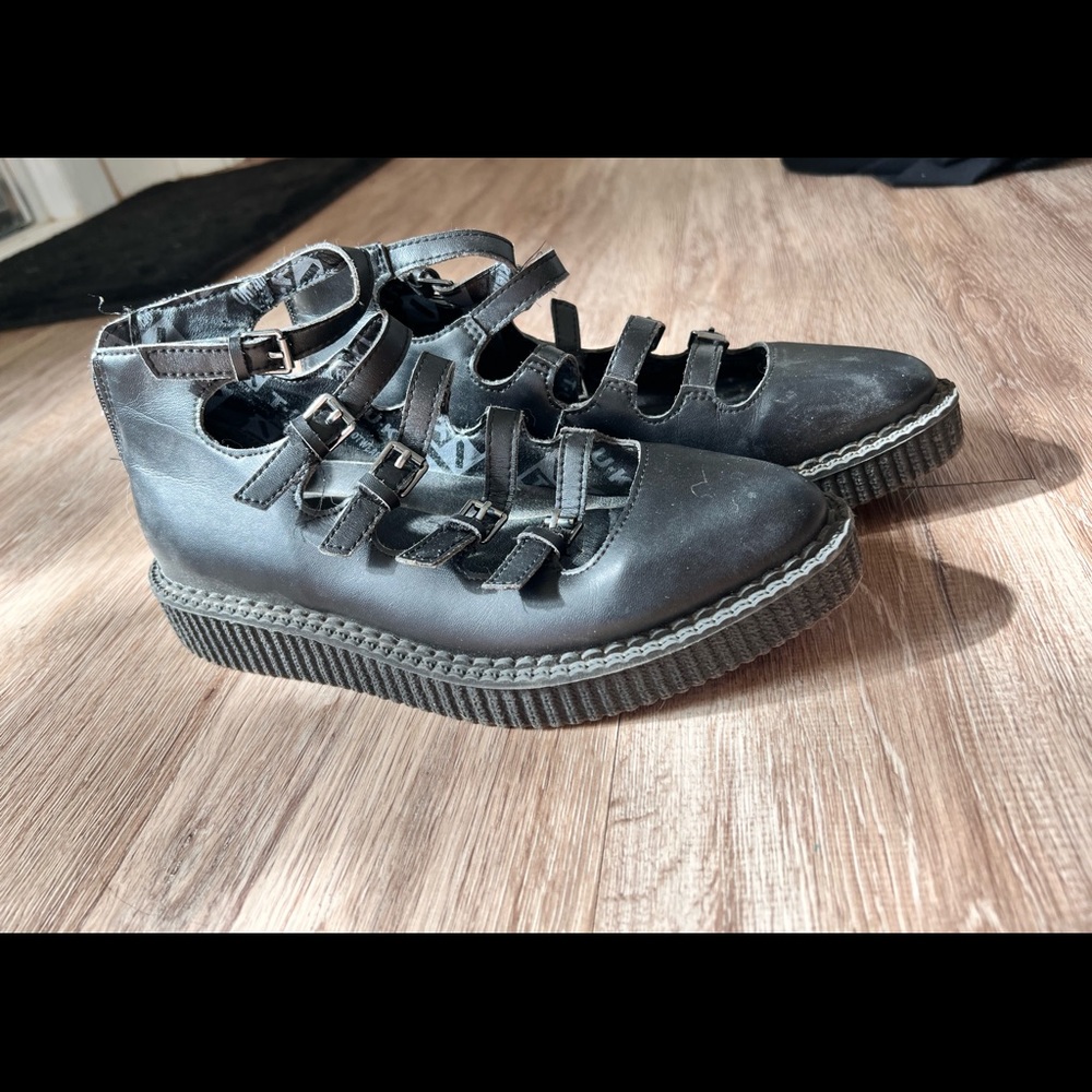 TUK womens 8 great condition super cute